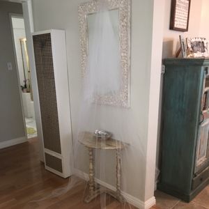 Monique Lhuillier Veil